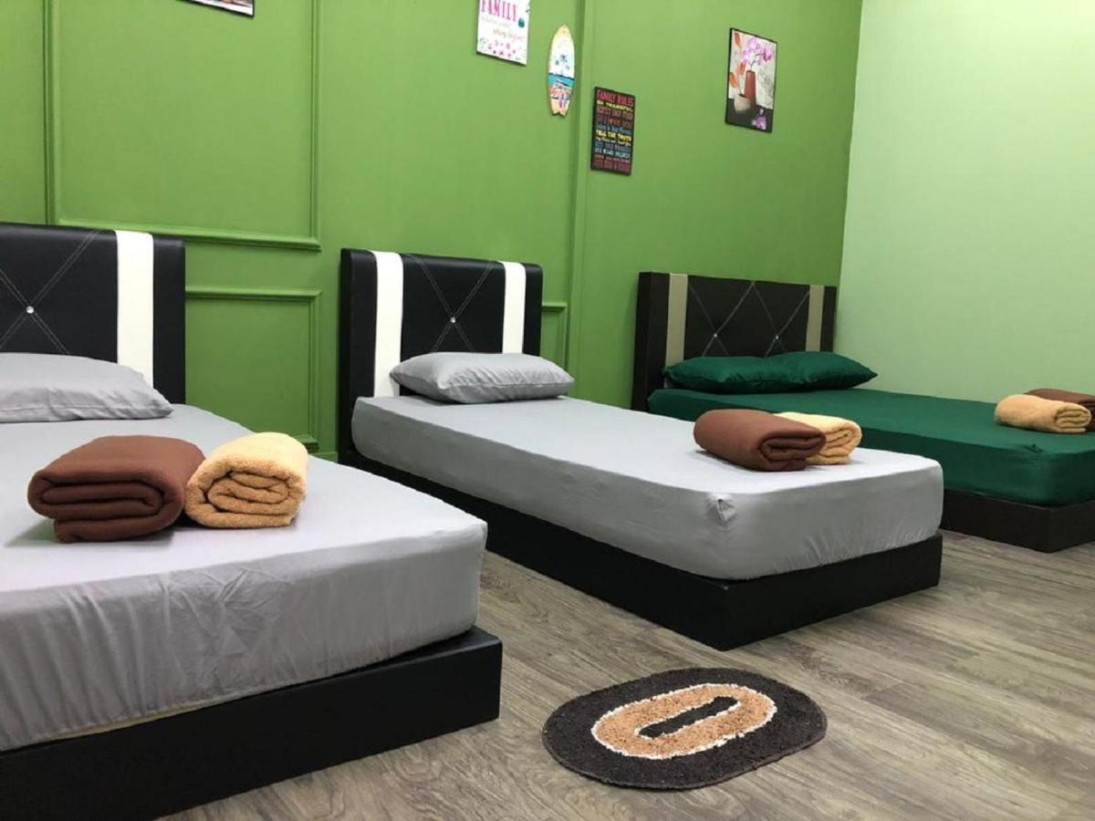 A Pousada Ny Tropical Backpackers Desaru Exterior foto