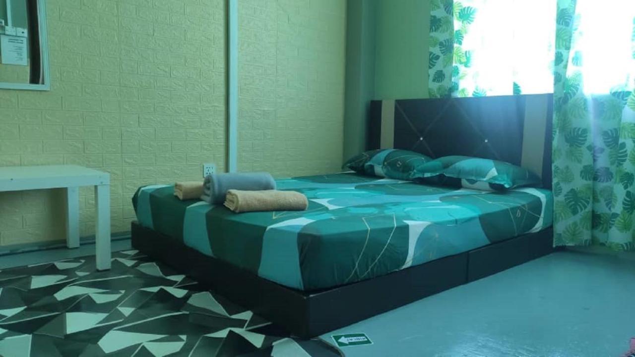 A Pousada Ny Tropical Backpackers Desaru Exterior foto