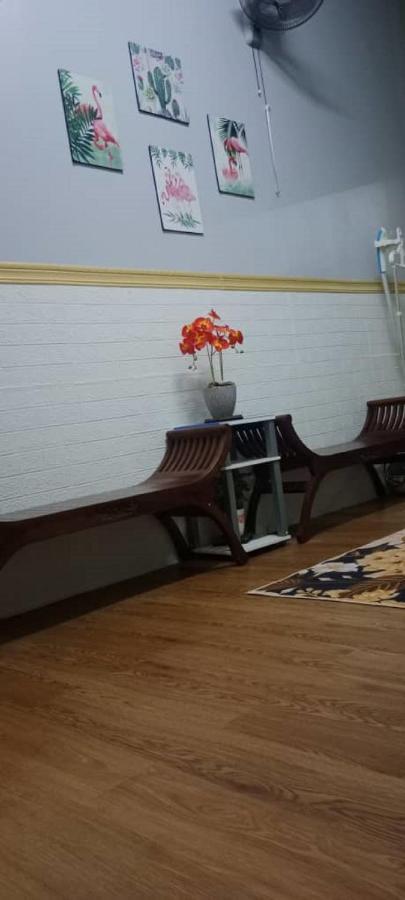 A Pousada Ny Tropical Backpackers Desaru Exterior foto